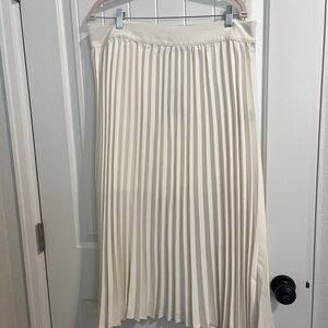 Pleated  off white  skirt
